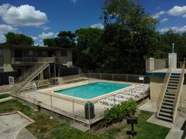 featured image of 3301 West Woodlawn Avenue