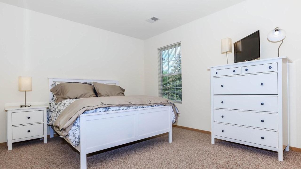 Hunter Star - Photo 4 of 50