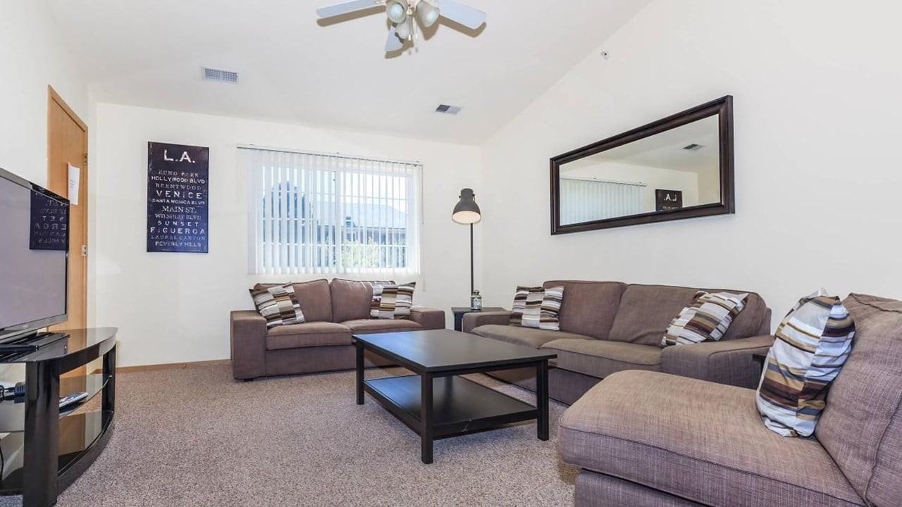 Hunter Star - Photo 2 of 50