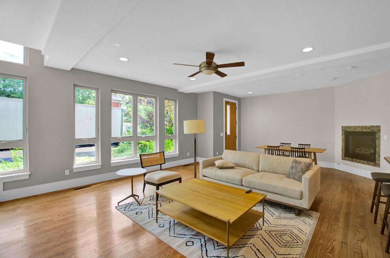 Contemporary Whittier home with wraparound deck & hot tub Apartments