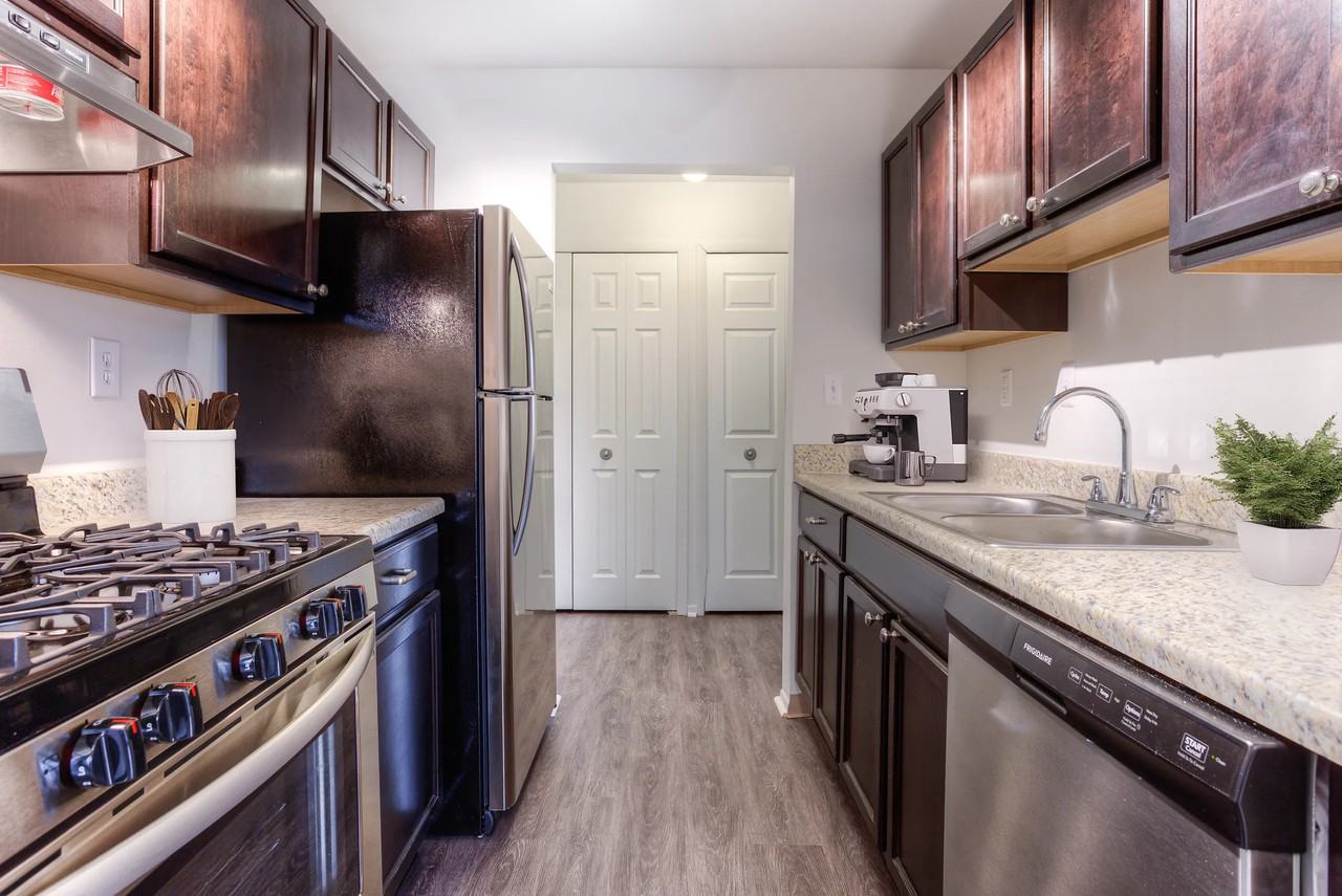 Greens Lake Apartments - Photo 4 of 46