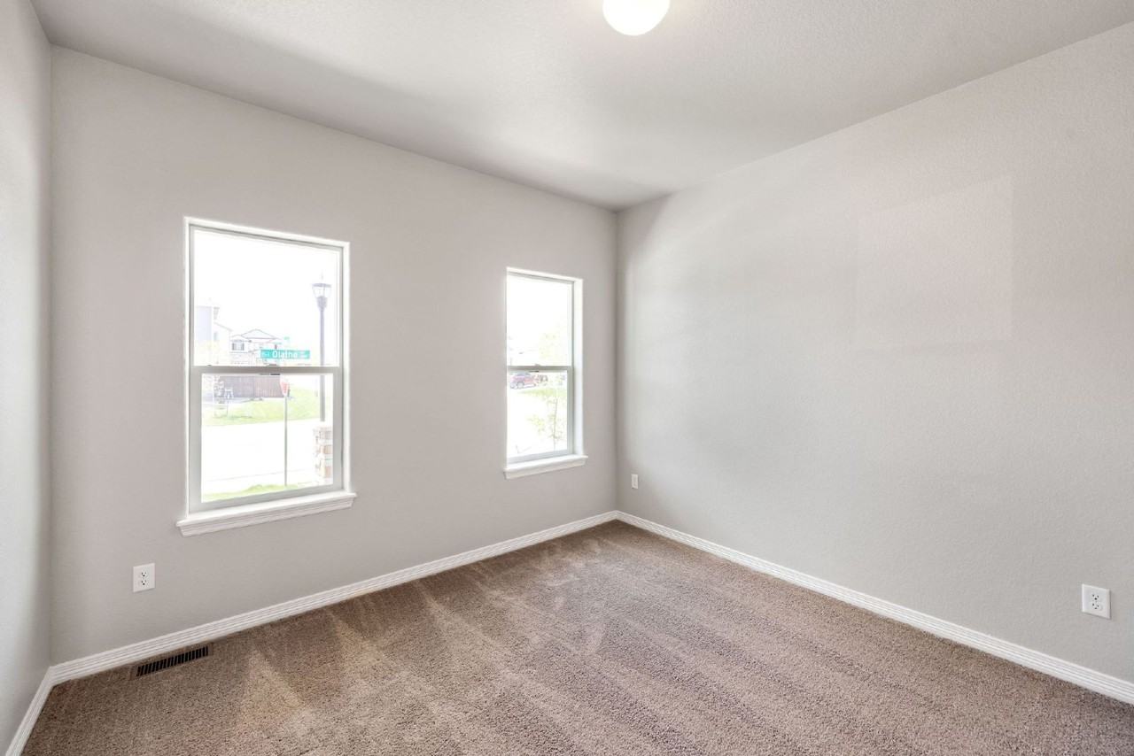 5694 Olathe Ave - Photo 4 of 19