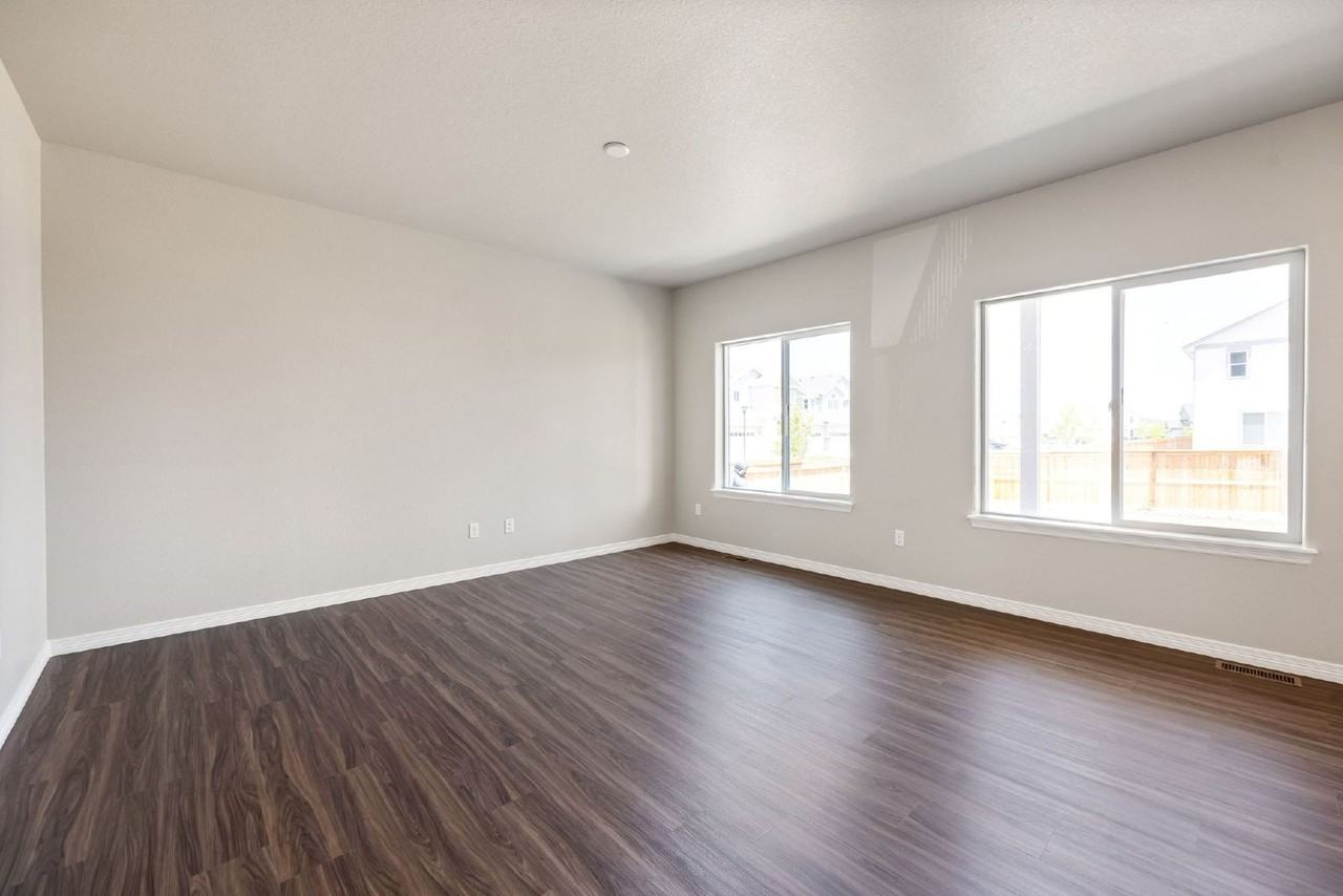 5694 Olathe Ave - Photo 6 of 19