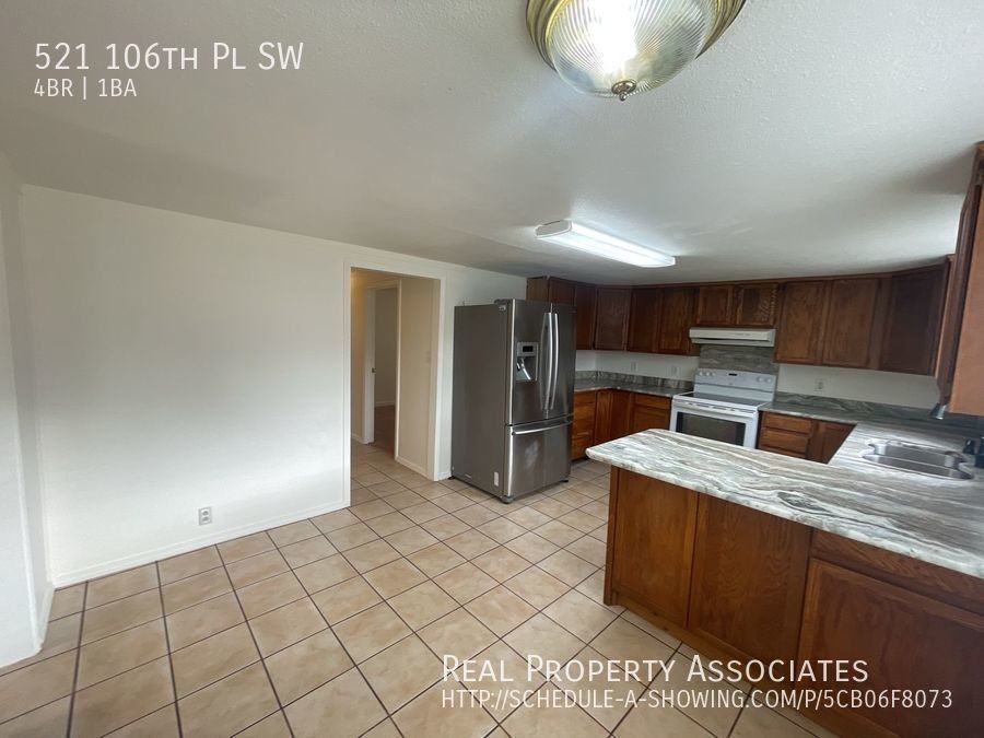 521 106th Pl Sw - Photo 3 of 20