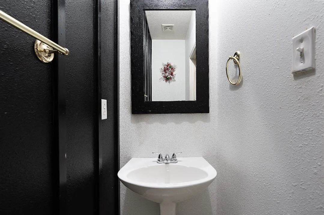 1458 Pacific Pl #NA - Photo 2 of 15