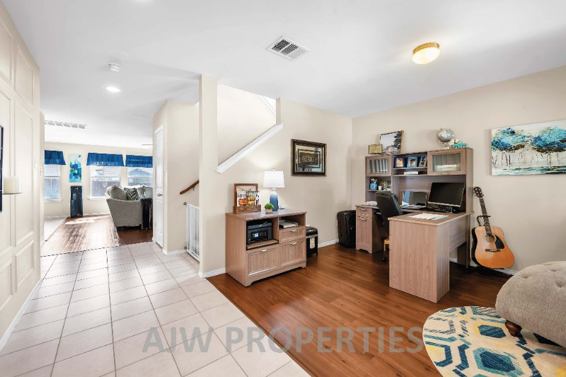 9208 Bellgrove Ct - Photo 3 of 34