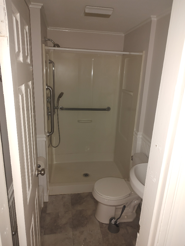 223 Poquonock Ave - Photo 3 of 8