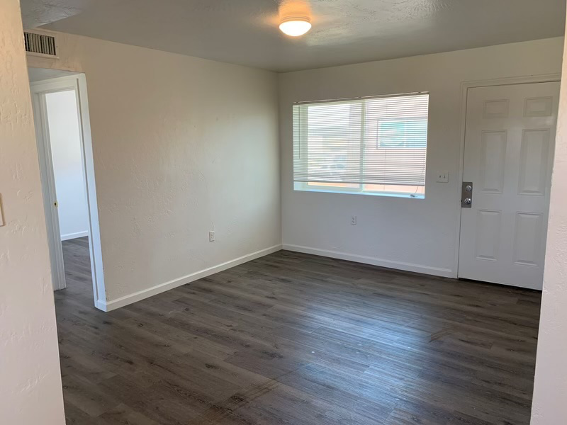 190 W Alamo St #C - Photo 6 of 9