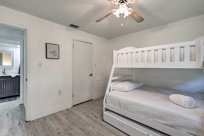 734 Parkview Pl - Photo 2 of 15