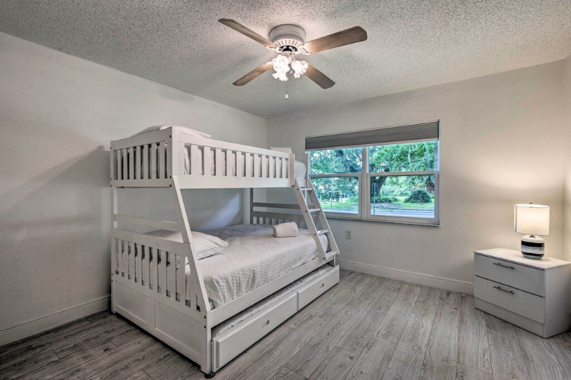 734 Parkview Pl - Photo 3 of 15