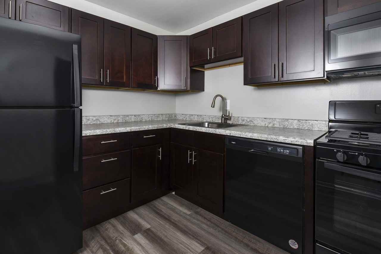 Landmark at Glenmont Station - Photo 3 of 35