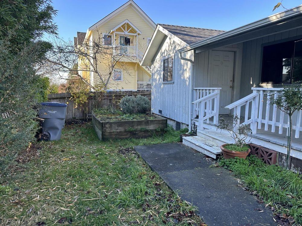 1361 J St - Photo 2 of 10