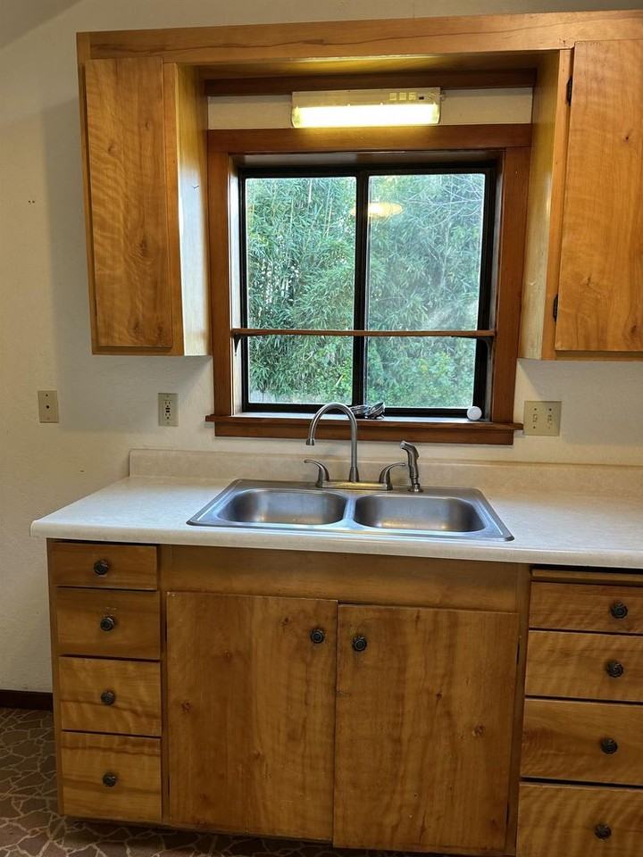 1361 J St - Photo 3 of 10