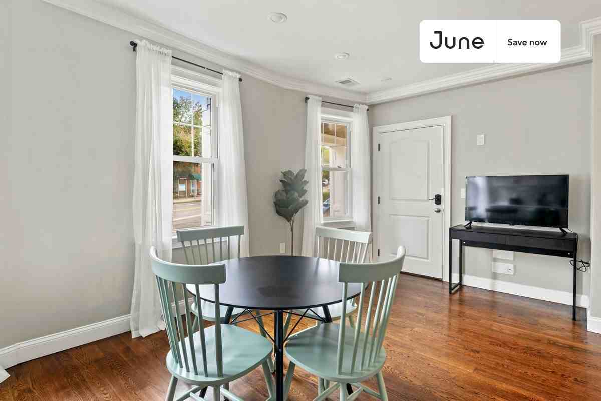 490 Washington St - Photo 4 of 29