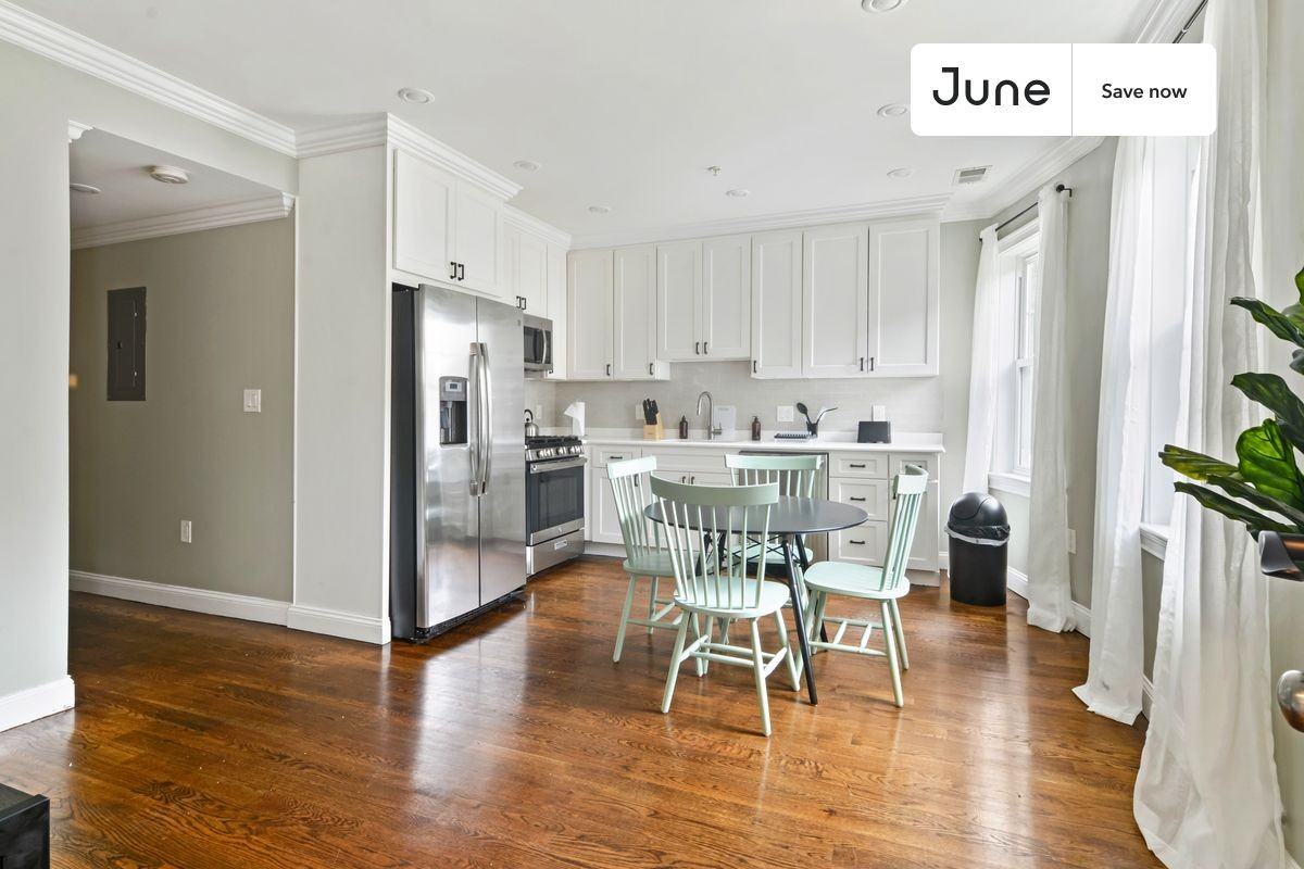 490 Washington St - Photo 5 of 29
