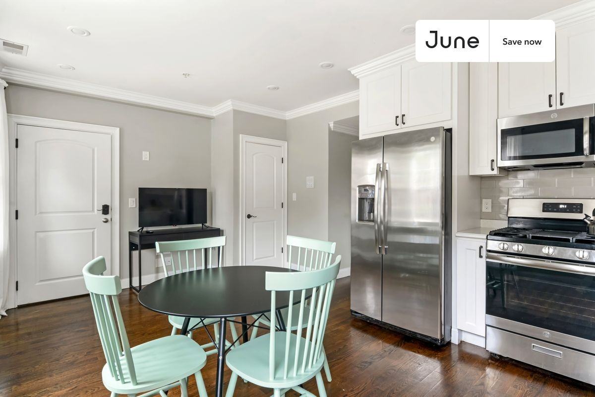 490 Washington St - Photo 6 of 29