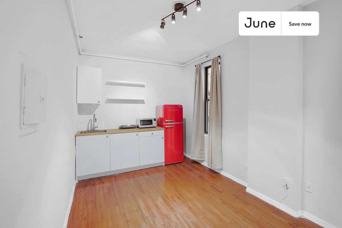 247 West 63rd Street #4D - Photo 6 of 10