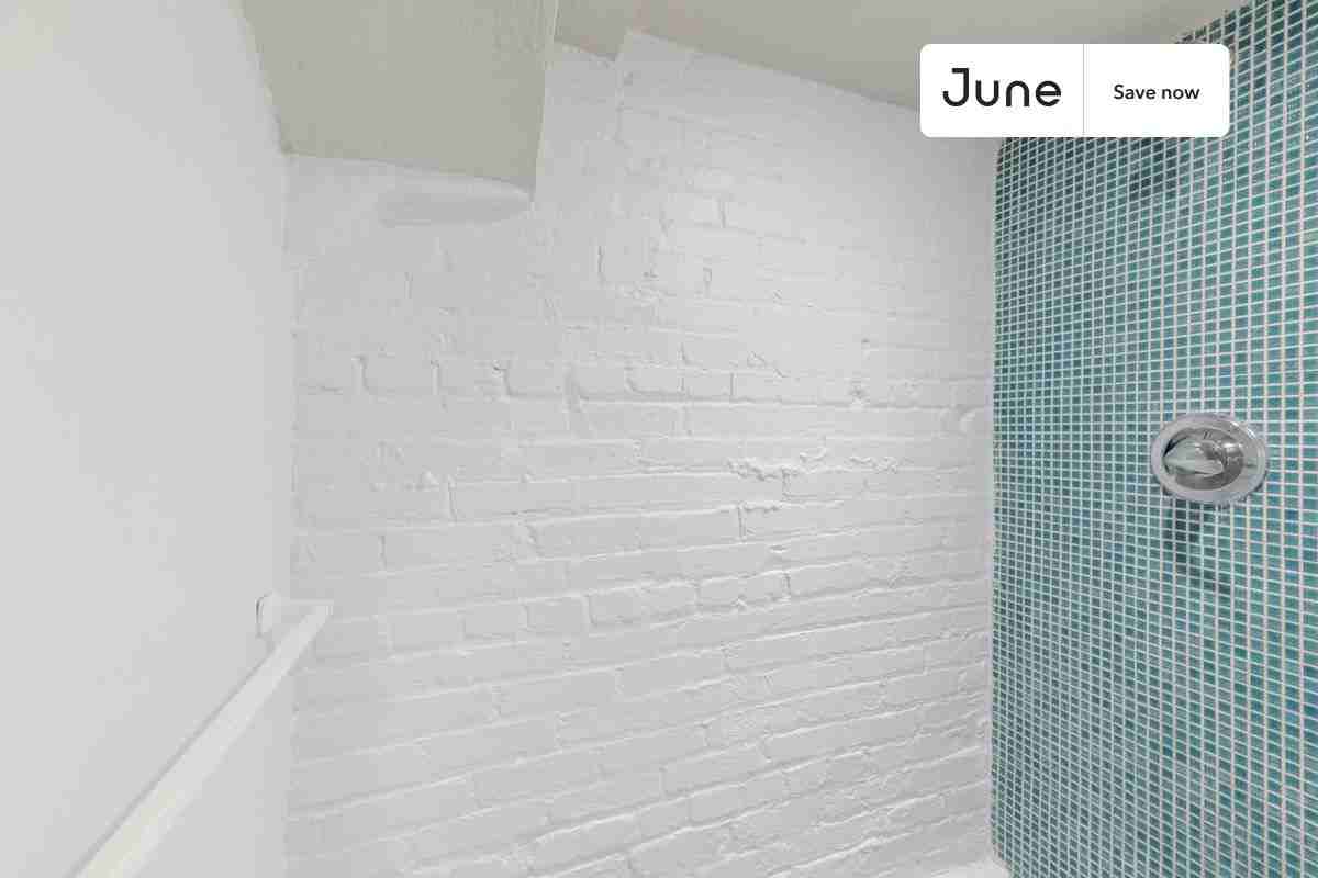 1443 Parkwood Pl Nw #B - Photo 4 of 9