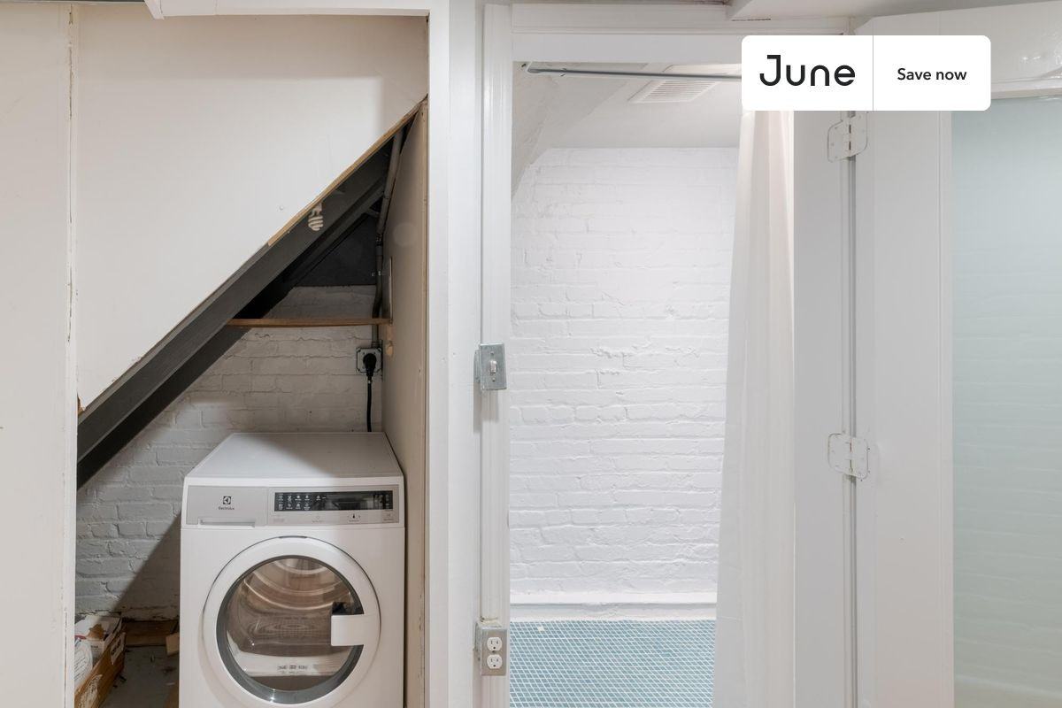 1443 Parkwood Pl Nw #B - Photo 6 of 9