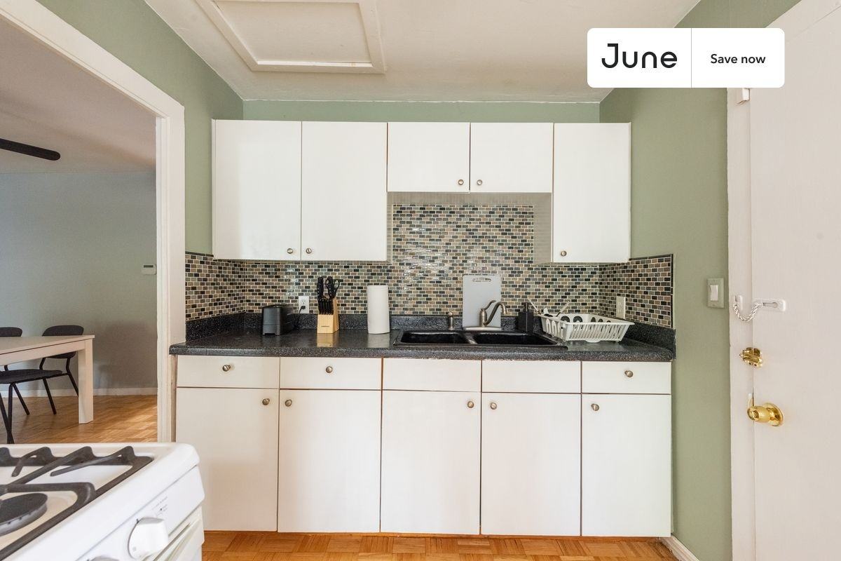 1805 Haskell St #1 - Photo 5 of 23