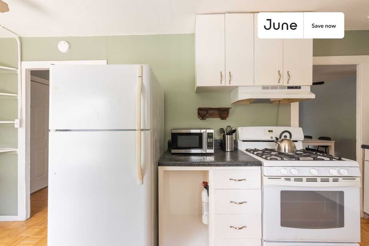 1805 Haskell St #1 - Photo 6 of 23