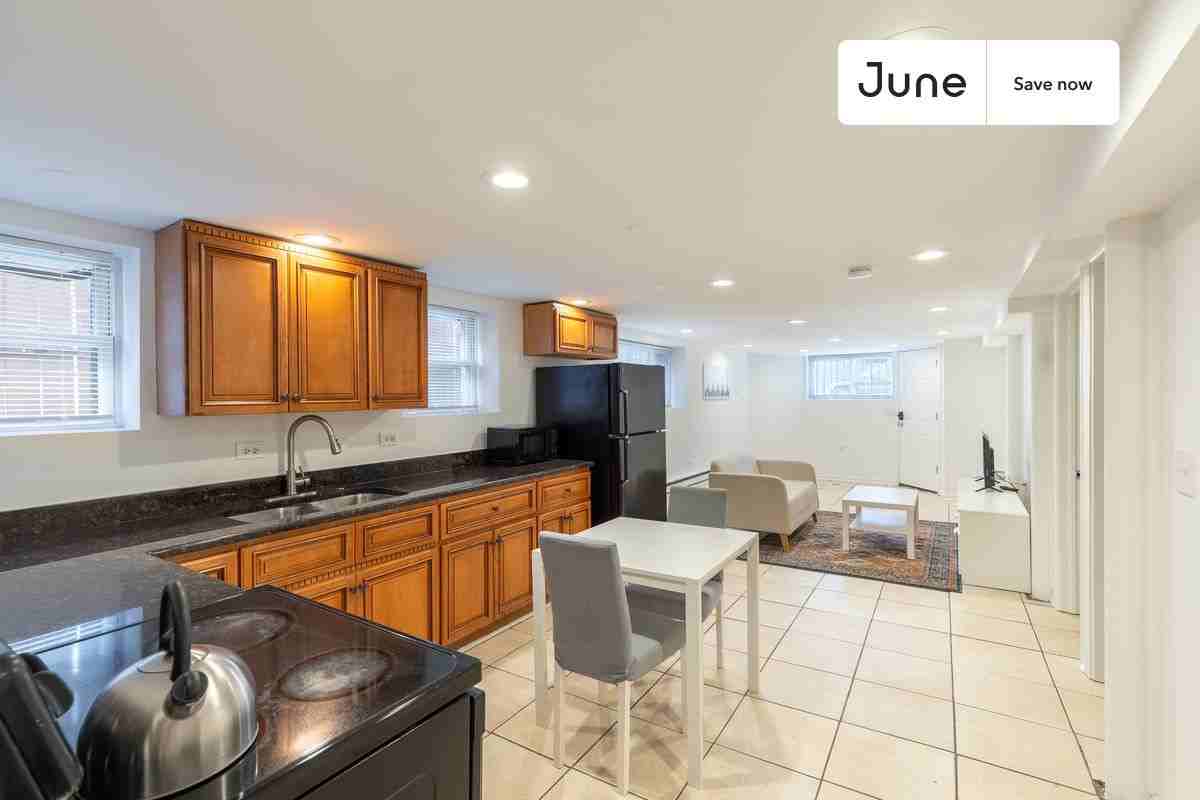 1841 N Mozart St - Photo 4 of 18