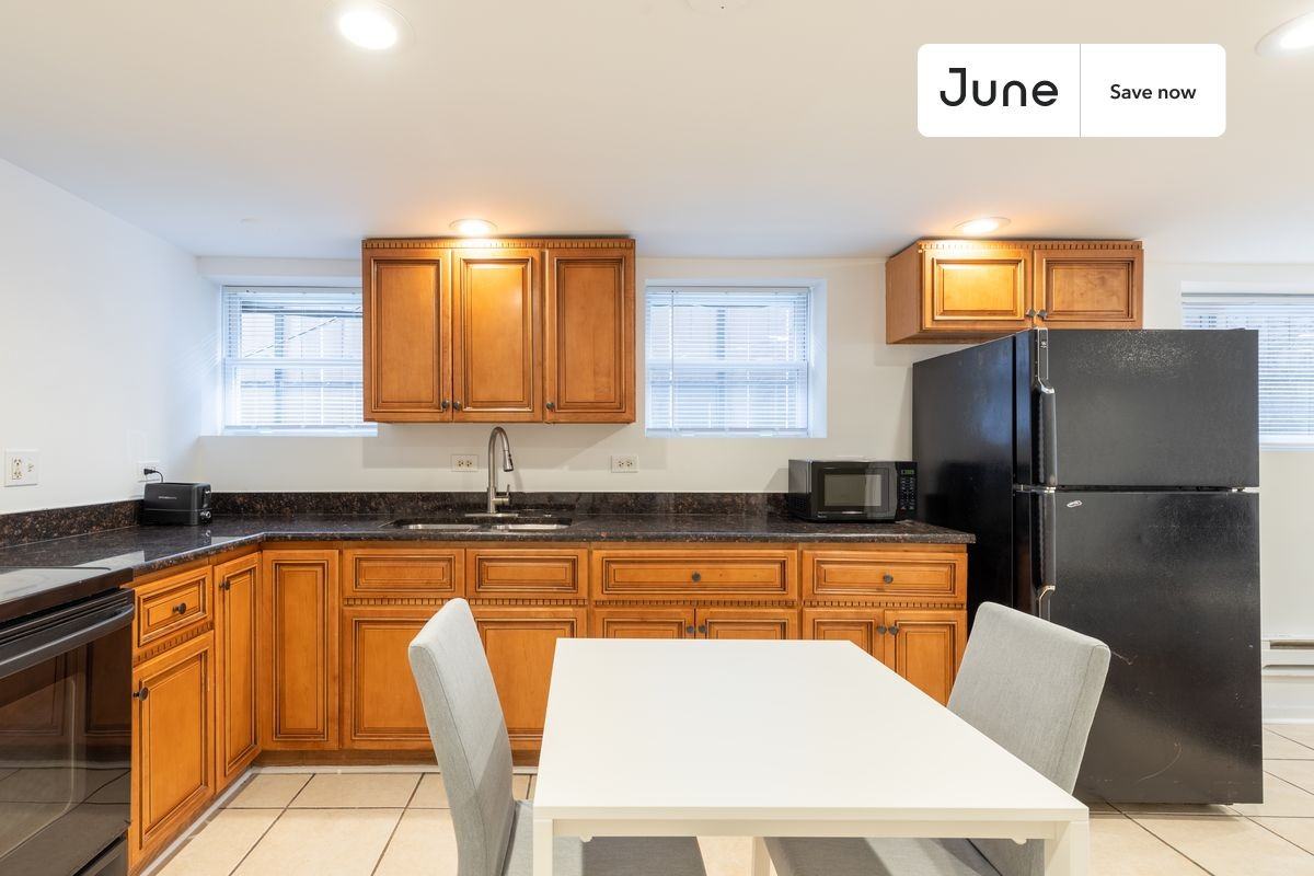 1841 N Mozart St - Photo 5 of 18