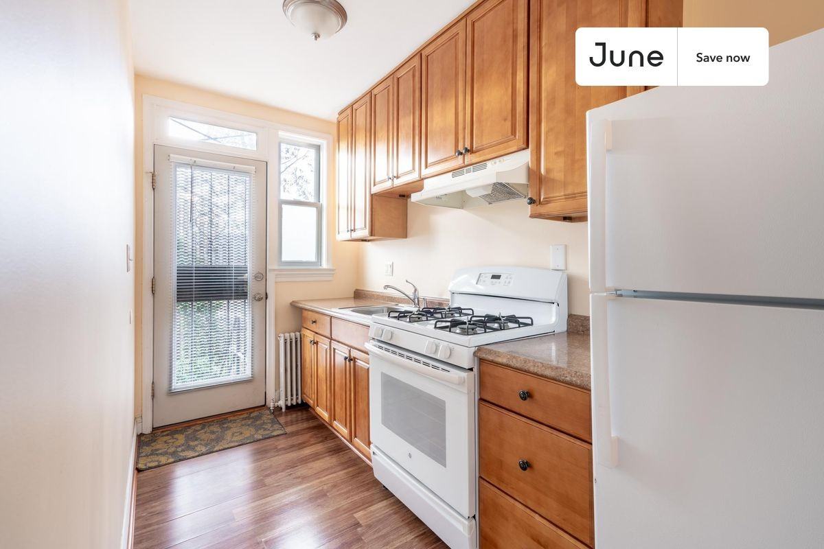 711 Kearny St Ne #2 - Photo 5 of 13