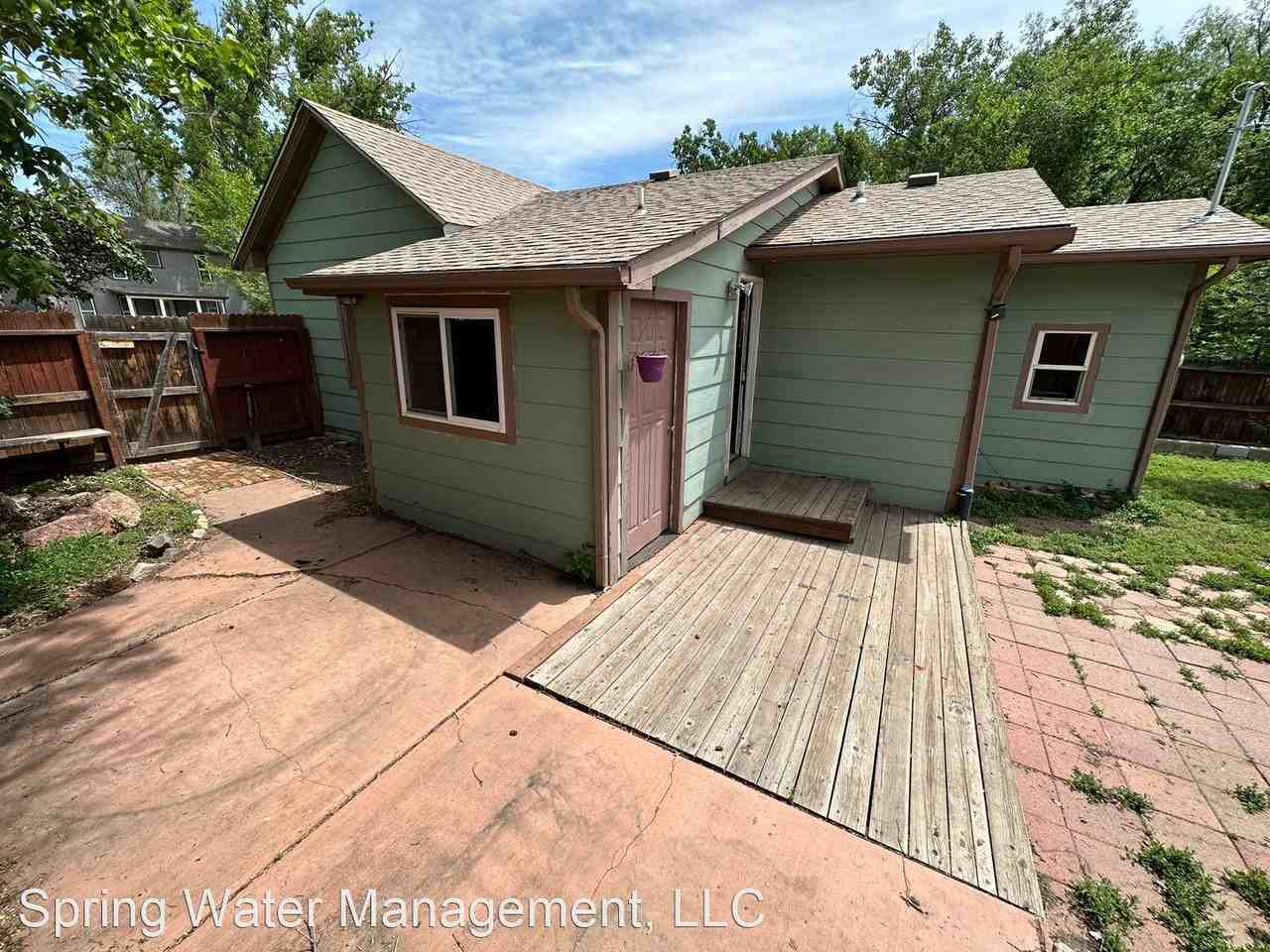 643 Maple St - Photo 2 of 11