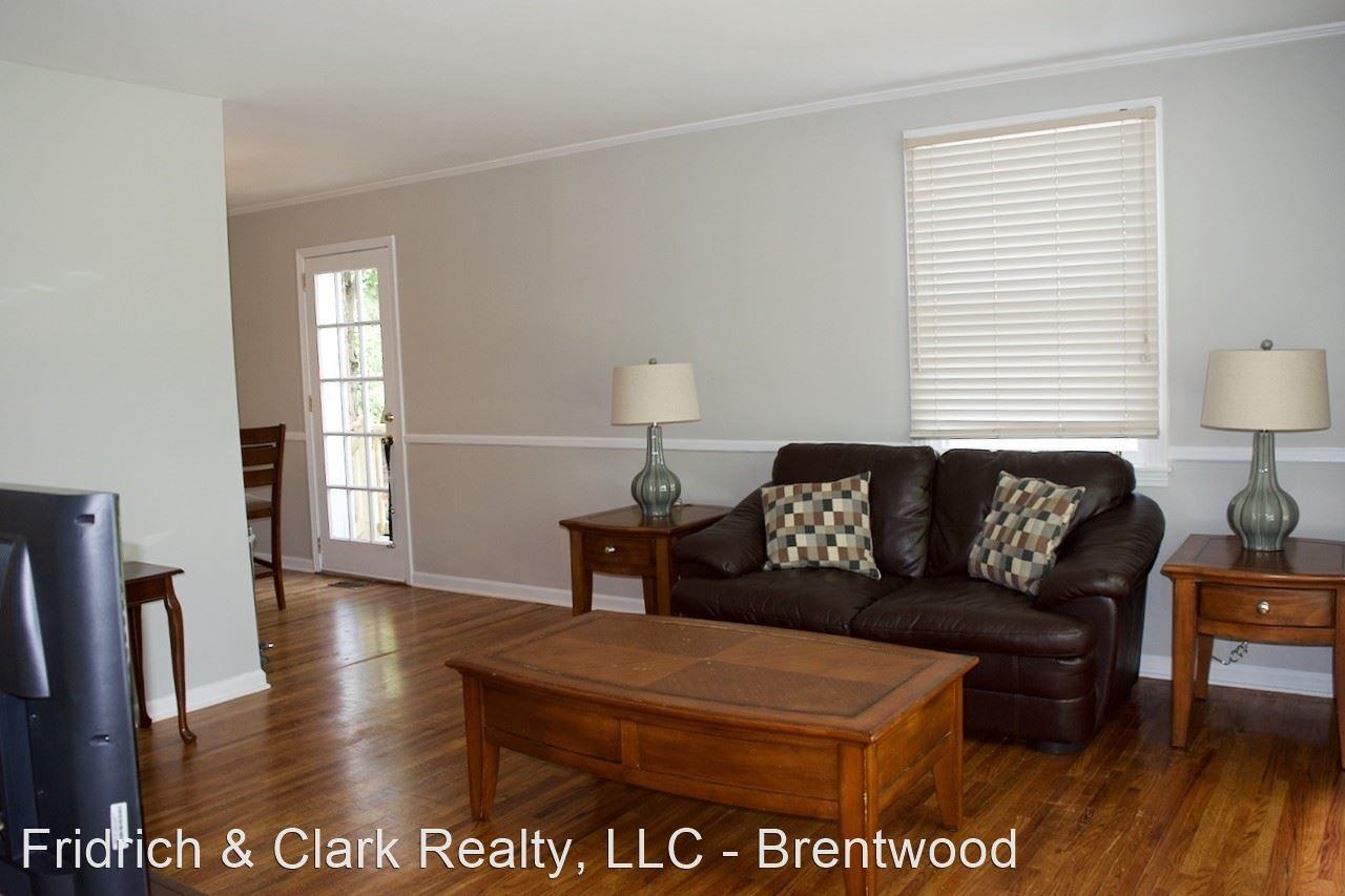 473 Westcrest Dr - Photo 2 of 11