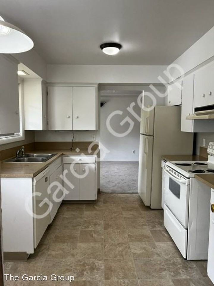 18500 Se Addie St - Photo 3 of 11