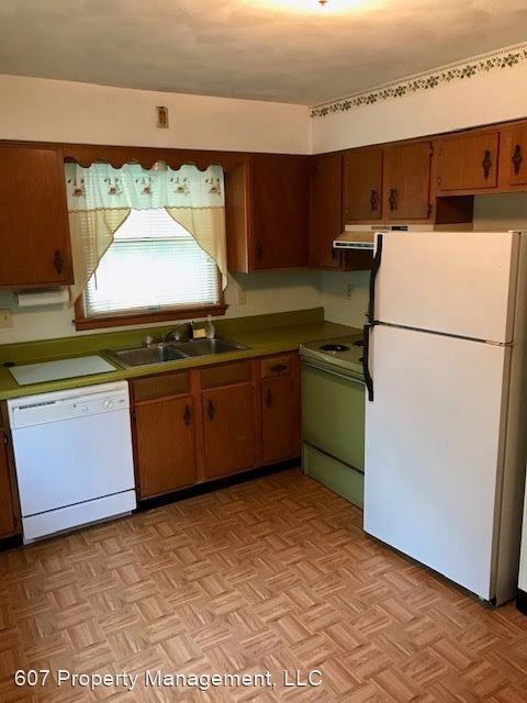 906 Irving Ave - Photo 3 of 9