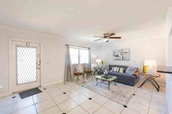 190 Saxony D #D - Photo 2 of 8