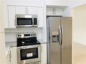 18280 S Glades Dr - Photo 3 of 8