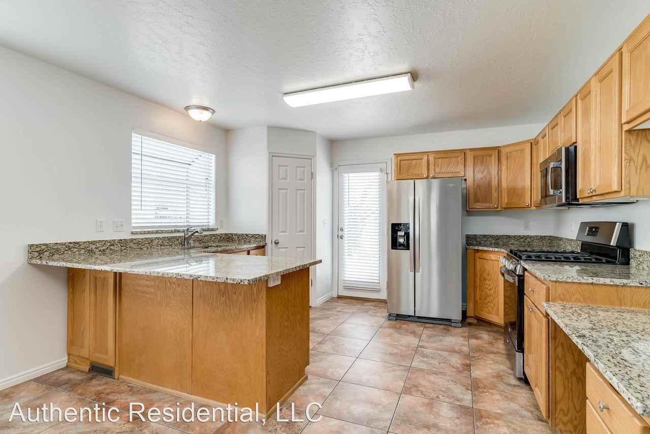 127 Heather Cir - Photo 3 of 11