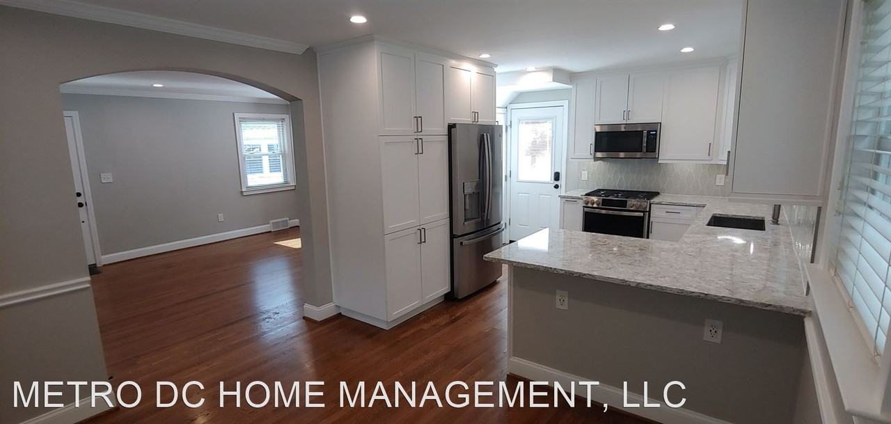 108 N Edison St - Photo 3 of 15