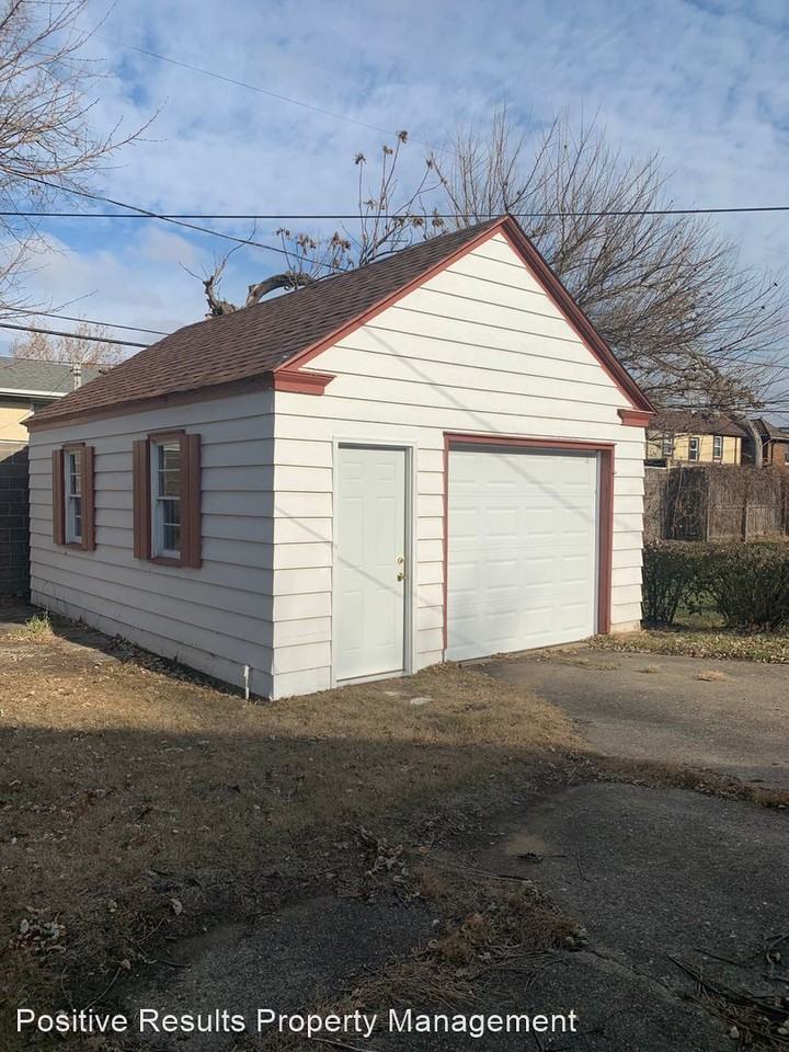 2211 Benderwirt Ave - Photo 2 of 22