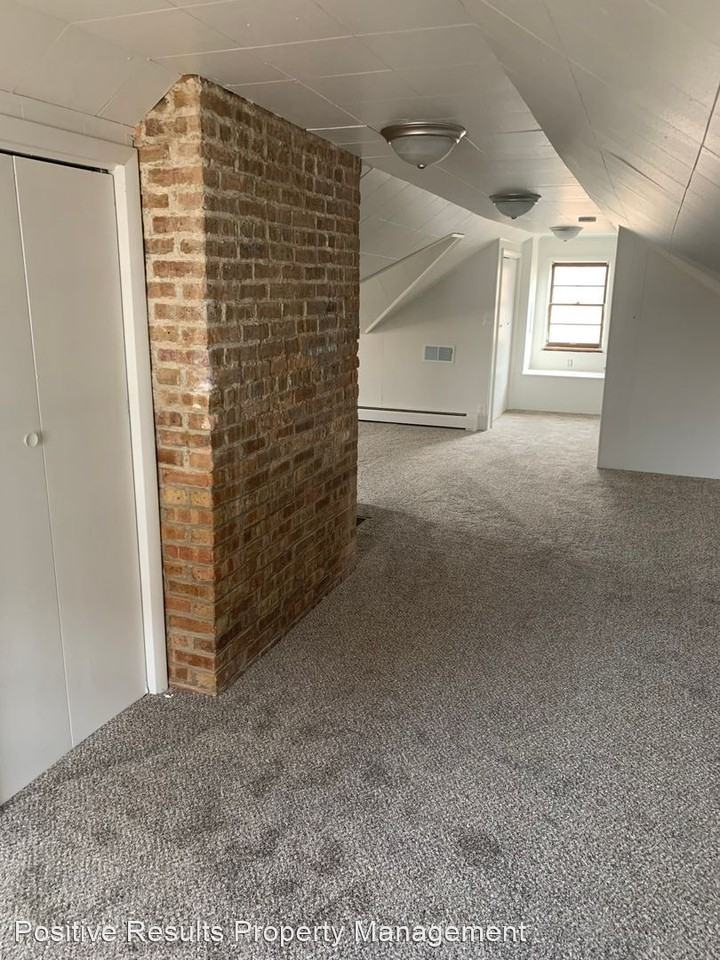 2211 Benderwirt Ave - Photo 3 of 22