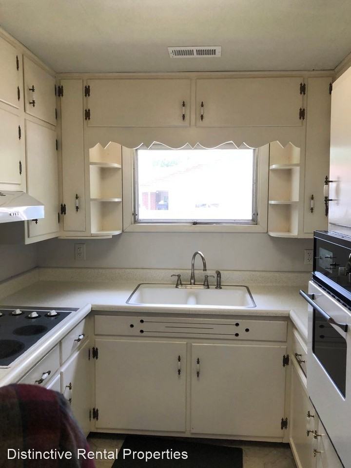 2726 N Salisbury St - Photo 2 of 18