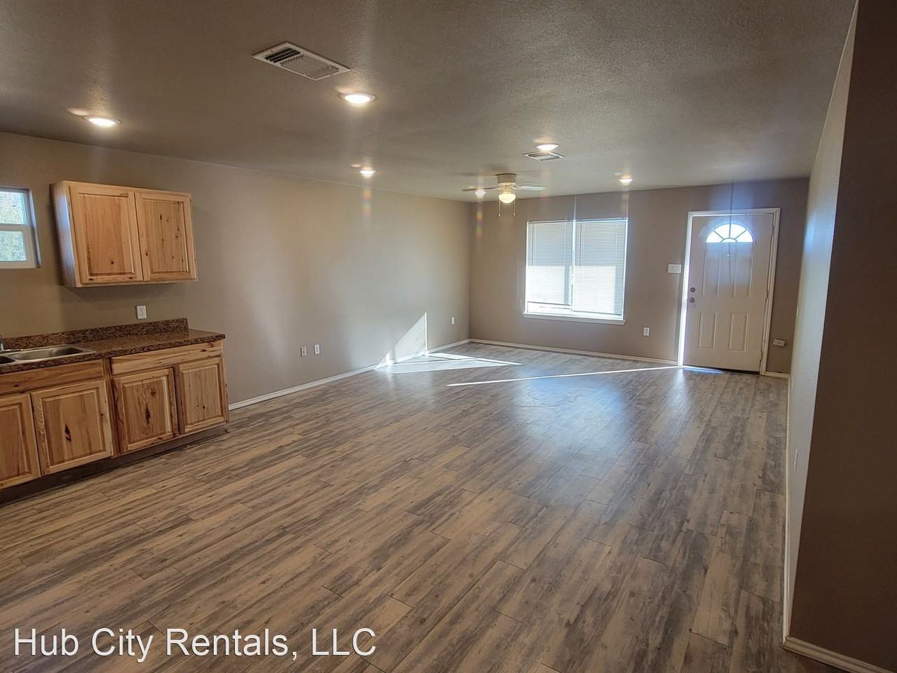 2905 E Broadway - Photo 2 of 10