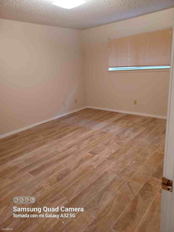 200 E Yuma Ave - Photo 3 of 14