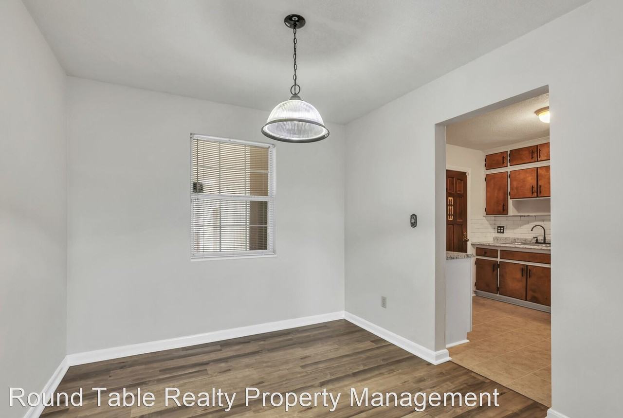 2306 Red Oak Dr - Photo 3 of 19