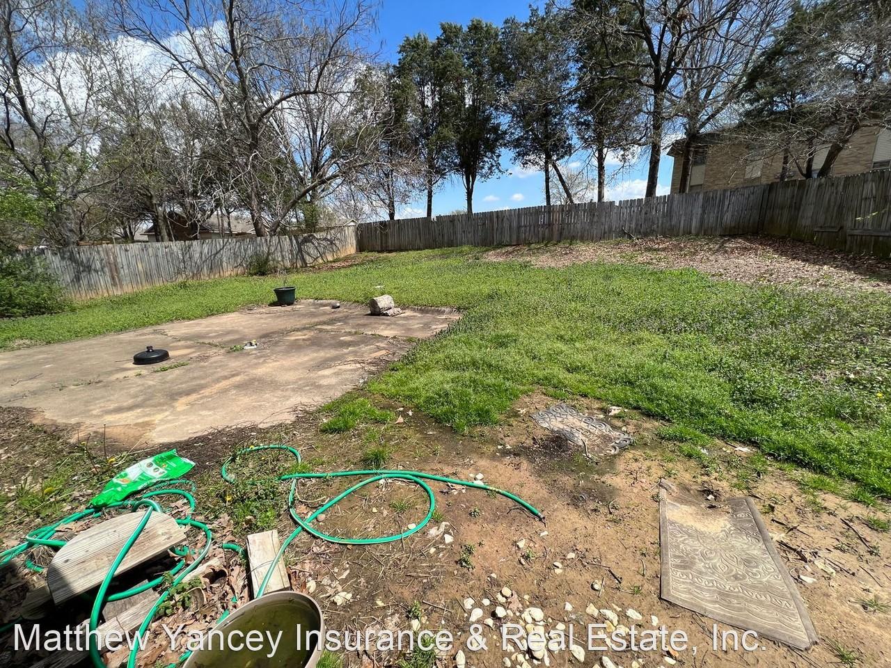 1610 N Hills Blvd - Photo 2 of 10