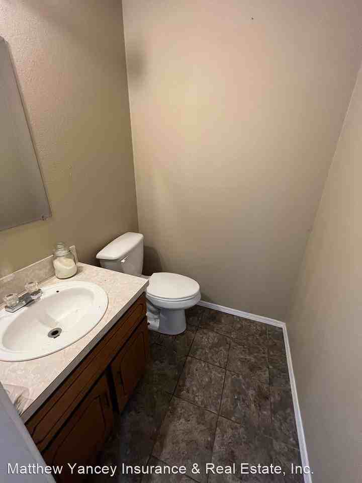 1610 N Hills Blvd - Photo 3 of 10