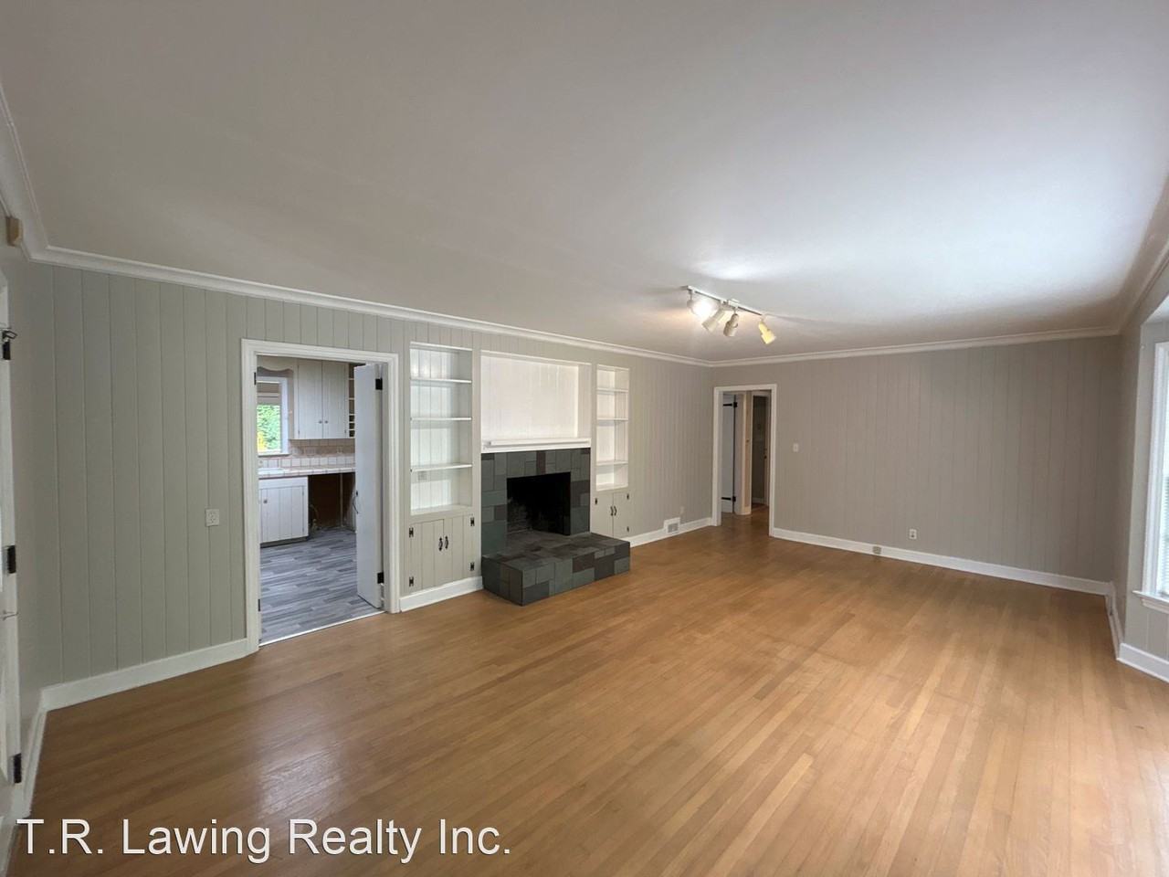 2933 Robin Rd - Photo 2 of 13