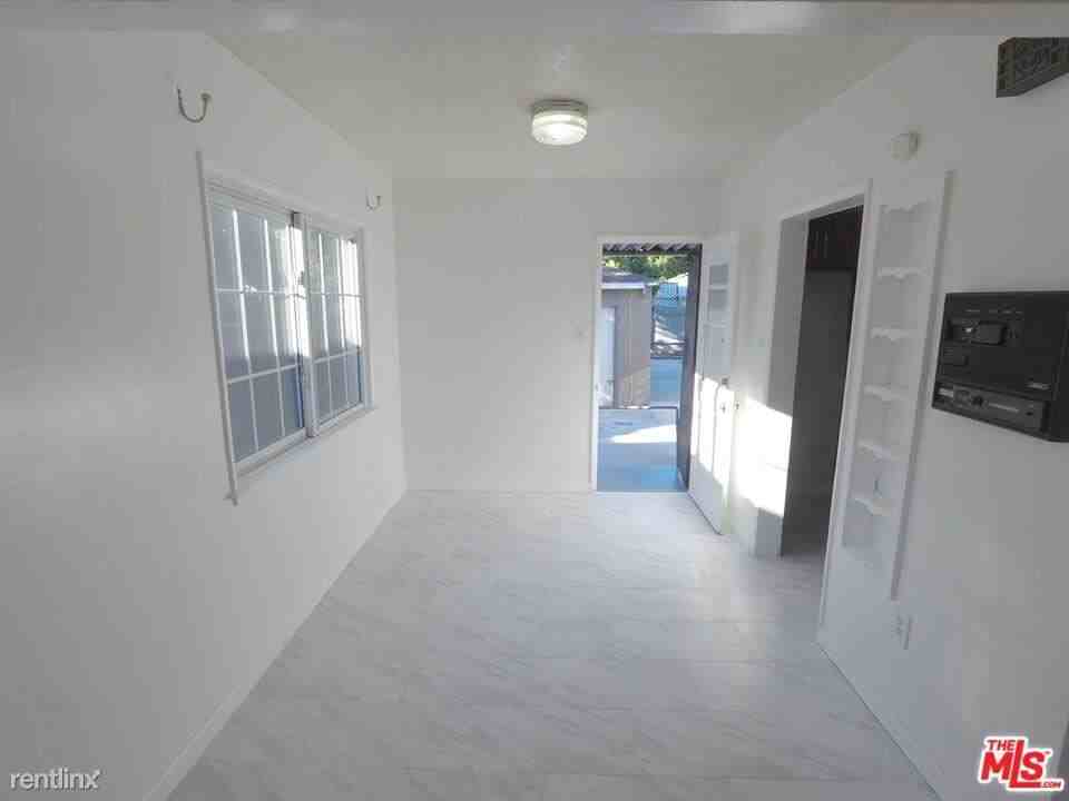 4138 Commonwealth Ave - Photo 3 of 9