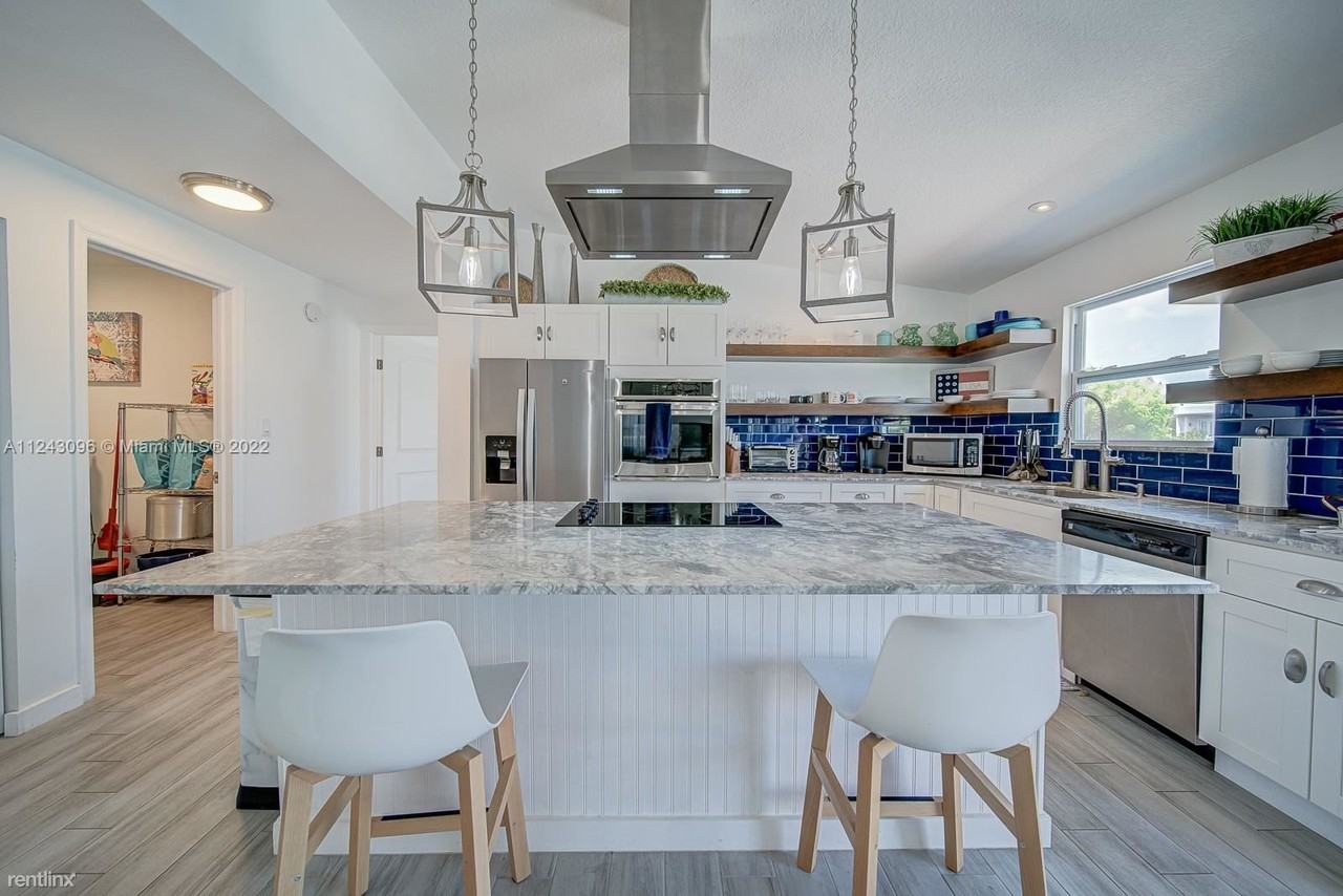 182 Gulfview Dr - Photo 2 of 25