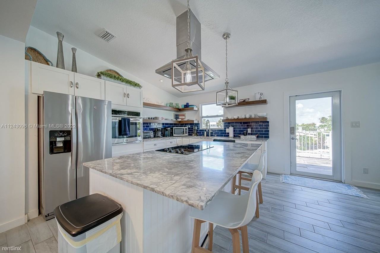 182 Gulfview Dr - Photo 3 of 25