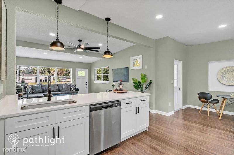 1524 Watts Ave - Photo 2 of 16