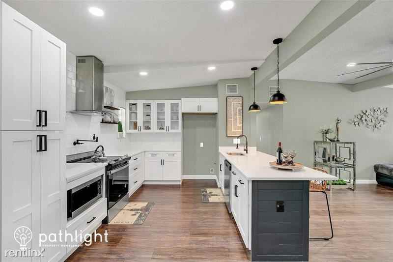 1524 Watts Ave - Photo 3 of 16